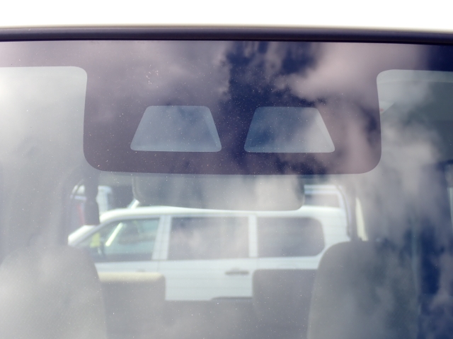 �t�����g�J�����őO���̎ԗ�����s�ғ������m�B�Փ˂������Ȏ��͏Փˉ���y���u���[�L���쓮�A�Փˉ�����T�|�[�g�B