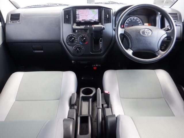 ���O���̐��|�E�K���X�n�{�f�B�R�[�e�B���O��CAR�N���[�j���O���Ǝ҂��{�H�������܂��̂ő�ϐ����B�I���b�N�X�����Ԃł݂͂Ȃ��܂ɉ��K�ȃh���C�u�����񑩁B