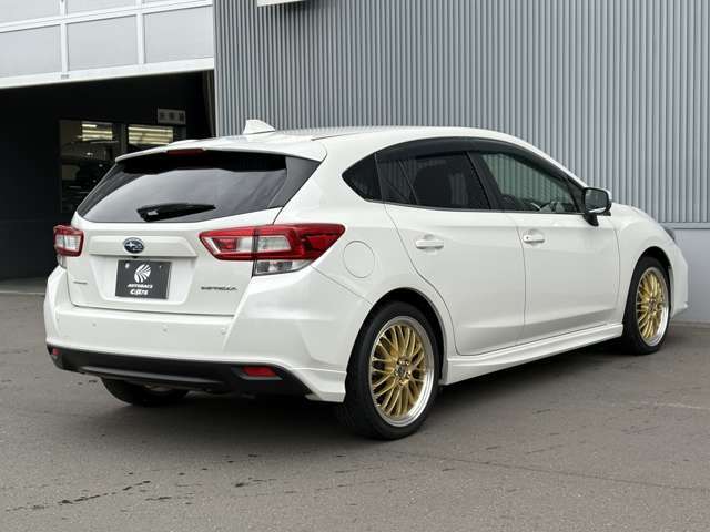 �I�[�g�o�b�N�X�E�J�[�Y�̓J�[�p�i�ł����