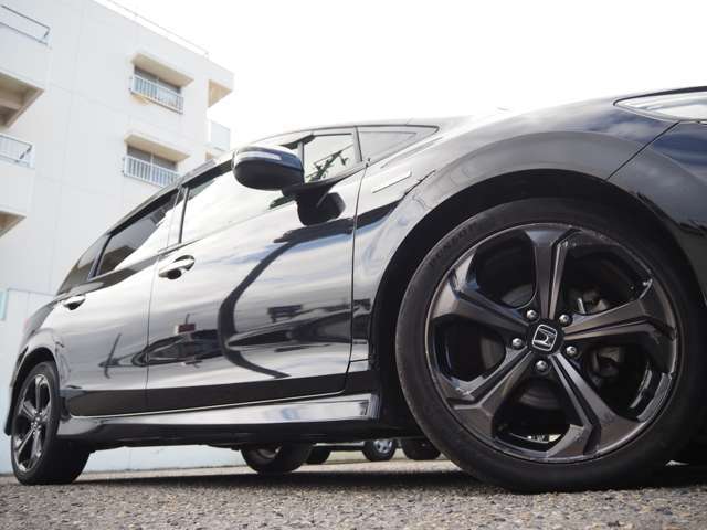 純正１６インチＡＷが足元を煌びやかせます