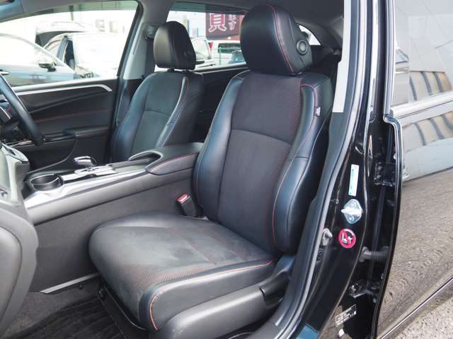 シートにダメージや劣化は少なく、良好なコ