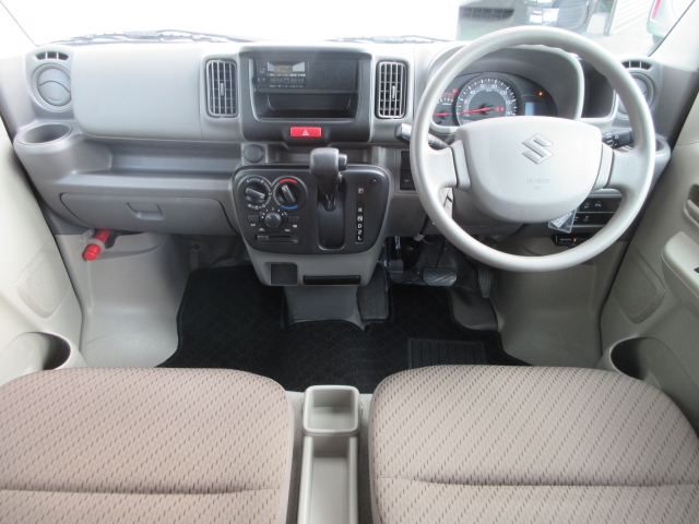 ���O���̐��|�E�K���X�n�{�f�B�R�[�e�B���O��CAR�N���[�j���O���Ǝ҂��{�H�������܂��̂ő�ϐ����B�I���b�N�X�����Ԃł݂͂Ȃ��܂ɉ��K�ȃh���C�u�����񑩁B