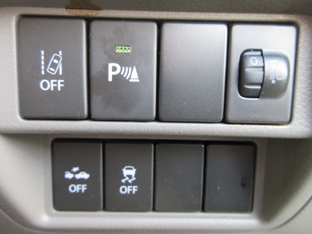 �e��X�C�b�`�t���ł��B�b��̃f���A���Z���T�[�u���[�L�T�|�[�g���ځB���S�^�]�̋��������ł����i�X�Y�L�j