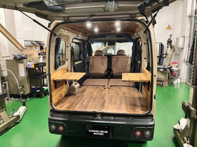 �e�[�u�����[�h�F���E�ɔ����t�����Ă���