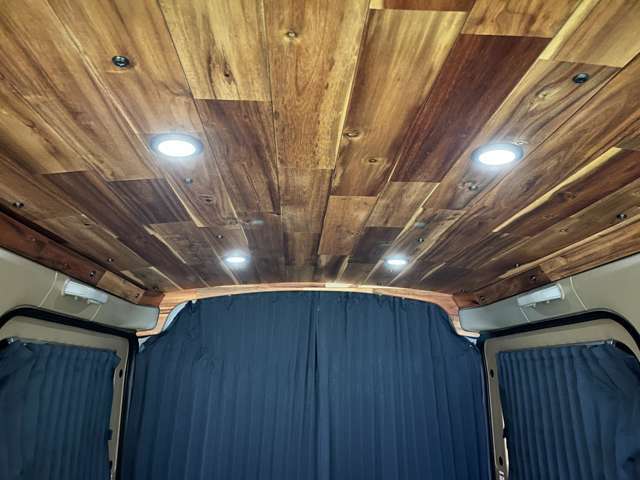 �ԓ��Ɩ��̒����@�\�t���k�d�c�_�E�����C�g