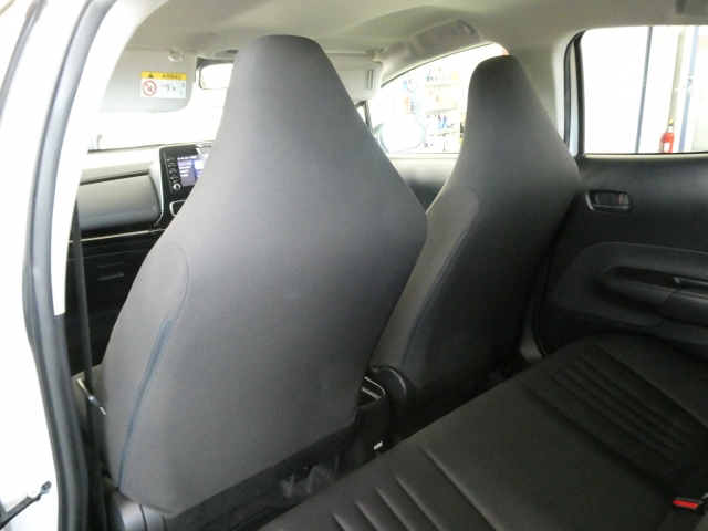 フロント席裏側