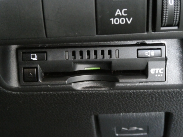 ETC搭載しているので有料道路走行時に料金所での停車することなく通過可能です。