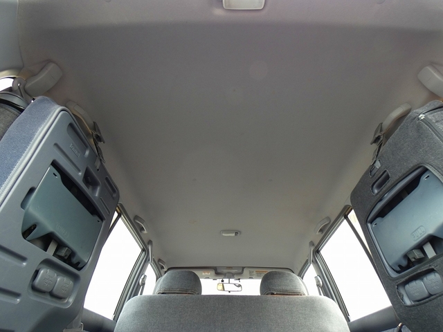 �Z�J���h�V�[�g��O�փX���C�h����΁A����ɍL���׎����m�ۂł��܂���