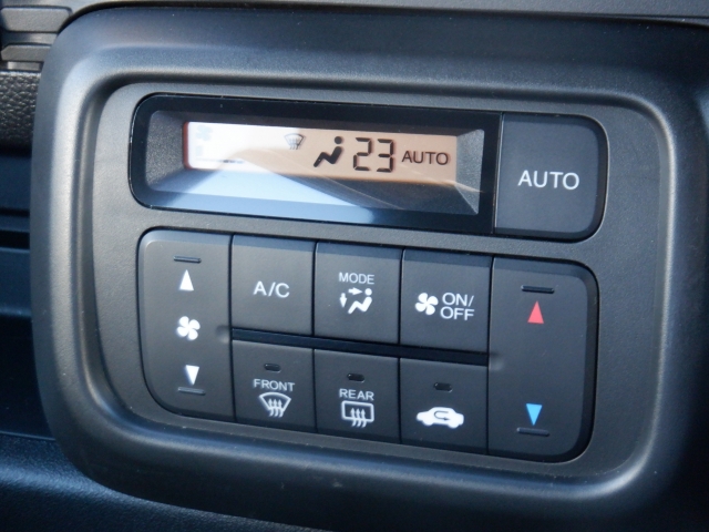 �C���p�l�V�t�g�̉��ɂ́A�f���������D�݂̎����������o����֗��ȃI�[�g�G�A�R������������Ă��܂��B