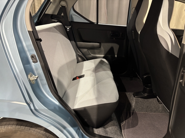 2��ڃV�[�g�����K�ȃX�y�[�X�ł��I�V�[�g�A�����W�����ʂŋ@�\�I�ł��I��~���ɂ��D��Ă��܂��̂Ő����x�������ɂȂ��ĉ������I�I���b�N�X�Ȃ�e���[�J�[�̎Ԏ�𑵂��Ă���܂��̂Ŕ�r�������ȒP�I