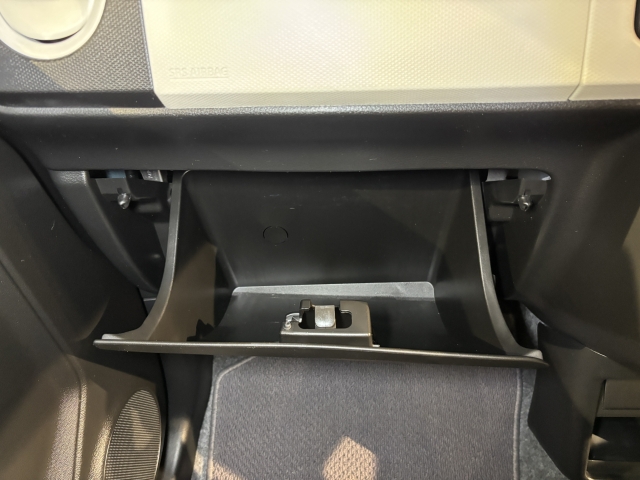 ��e�ʂ̃O���[�u�{�b�N�X��A��������Ȃǂ̎��[���[�����Ă��܂��B