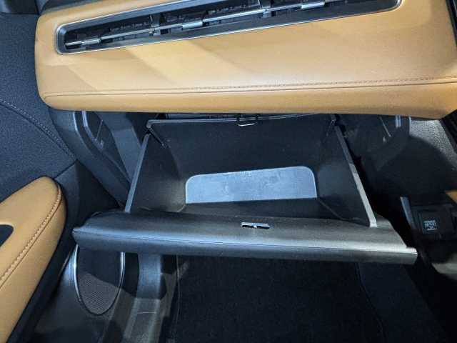 ��e�ʂ̃O���[�u�{�b�N�X��A��������Ȃǂ̎��[���[�����Ă��܂��B