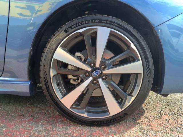 純正アルミホイール付きです！腰下荷重を軽くしてさらに燃費もにも貢献します！