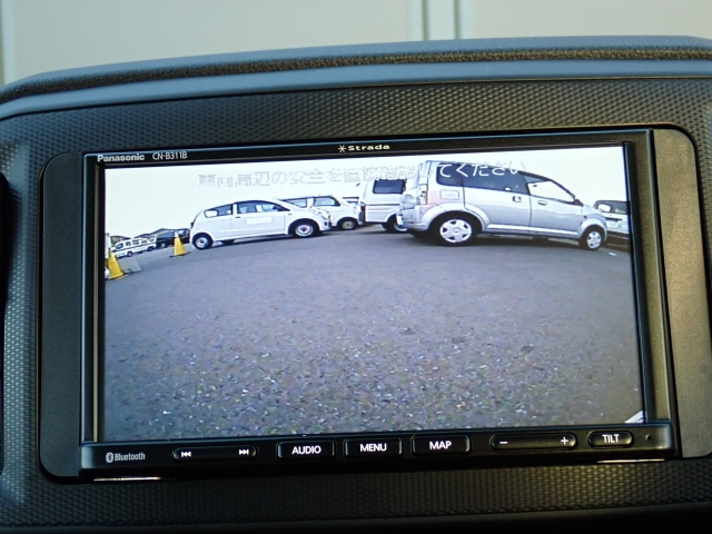 バックカメラ装備しております。駐車時に大変役に立ちますよ♪駐車が苦手な方にも便利機能です♪