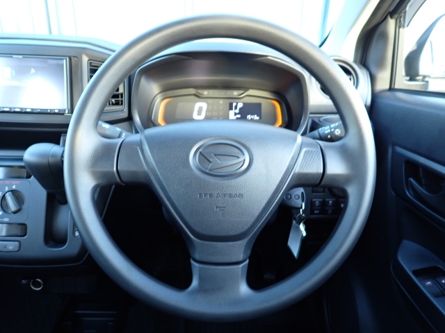 ステアリングはとてもきれいな状態です☆