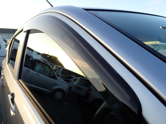 雨の日の換気に便利なドアバイザー付き！