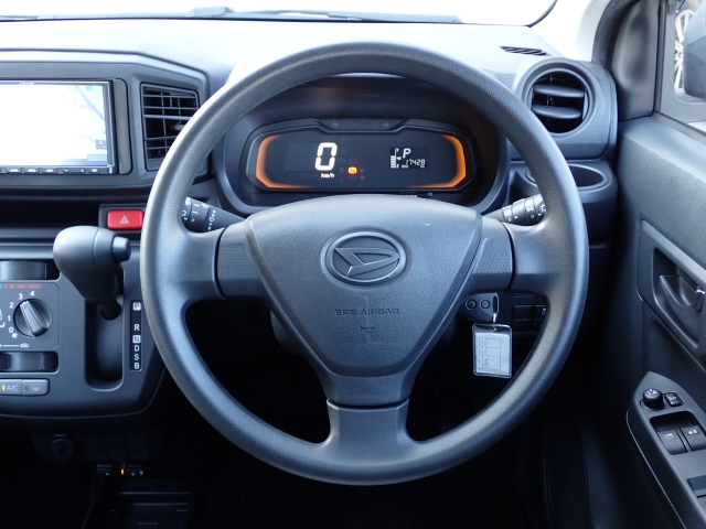 メーターパネルも知りたい情報が一目瞭然ですね。