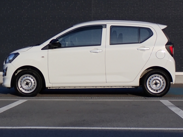 オリックス認定中古車は厳選した上質な車輌のみをお届け致します。全車にプロの職人による徹底した内外装の清掃、磨き上げております。