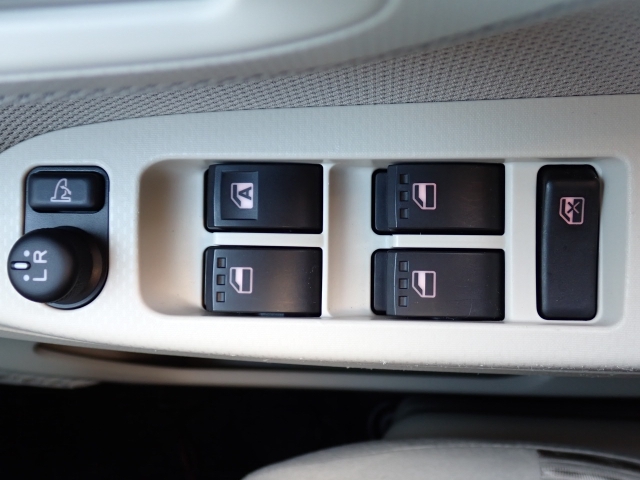 �d���i�[���h�A�~���[�E�p���[�E�B���h�E�������Ă��܂��B