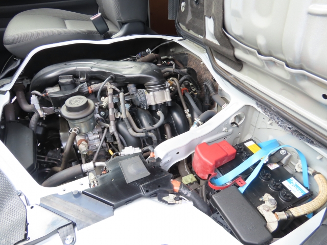 �G���W�����[�������ꂢ�ł���B�@�֋@�\�n���ǍD�ł��B�[�ԑO�ɓ_���������s���܂��B�G���W���I�C���E�I�C���t�B���^�[�E�G�A�R���t�B���^�[�E���C�p�[�S���͕K�������v���܂��i�G�A�R���t�B���^�[�́A�����Ԃ̂݁j