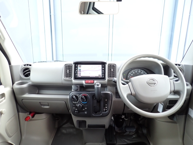 �C���p�l�摜�ɂȂ�܂��B�ԓ��͐��Ǝ҂ɂĎ����N���[�j���O�{�H�ς݂Ȃ̂ŁA��ϐ����ł��B