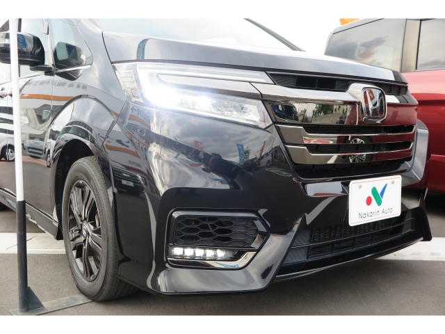 ヘッドライト・フォグランプ共にLEDです