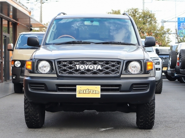 TOYOTA�I�[�i�����g���f�G�ȃO�����ɂȂ��Ă���܂��B