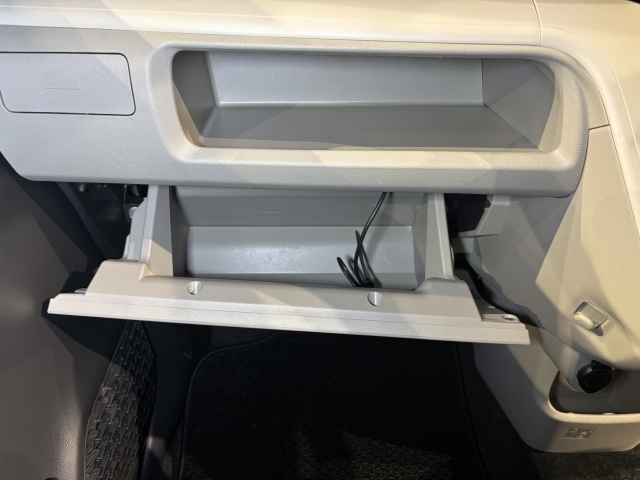 ��e�ʂ̃O���[�u�{�b�N�X��A��������Ȃǂ̎��[���[�����Ă��܂��B