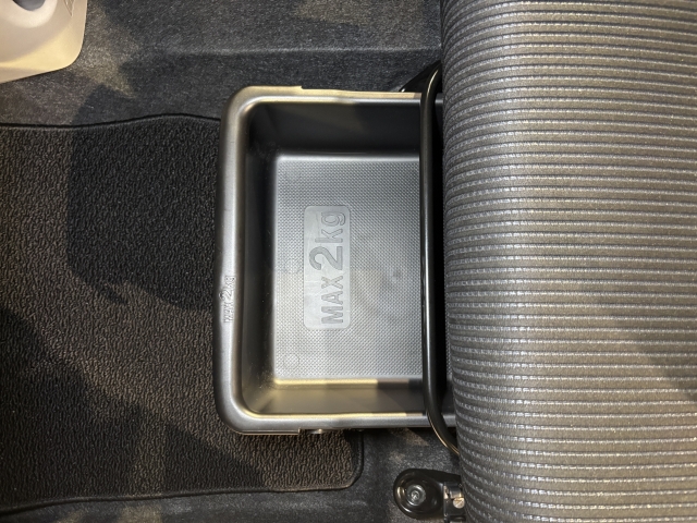 ��e�ʂ̃O���[�u�{�b�N�X��A��������Ȃǂ̎��[���[�����Ă��܂��B