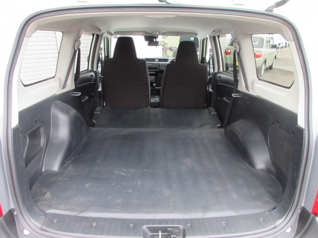 �Q��ڃV�[�g��|���΁A�����̗l�ȃt���b�g�ōL��ȃX�y�[�X���m�ۏo���܂��B