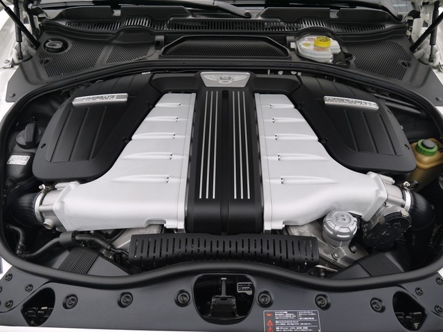 �G���W����W�^12�C��DOHC48�o���uIC�c�C���^�[�{�ō��o�� 423kW(575ps)/6000rpm