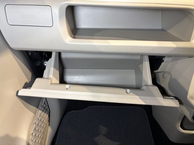 ��e�ʂ̃O���[�u�{�b�N�X��A��������Ȃǂ̎��[���[�����Ă��܂��B