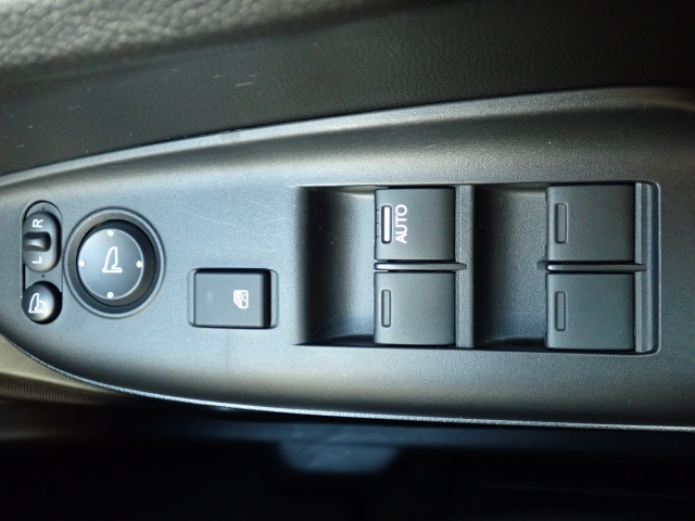 �d���i�[���h�A�~���[�E�p���[�E�B���h�E�������Ă��܂��B