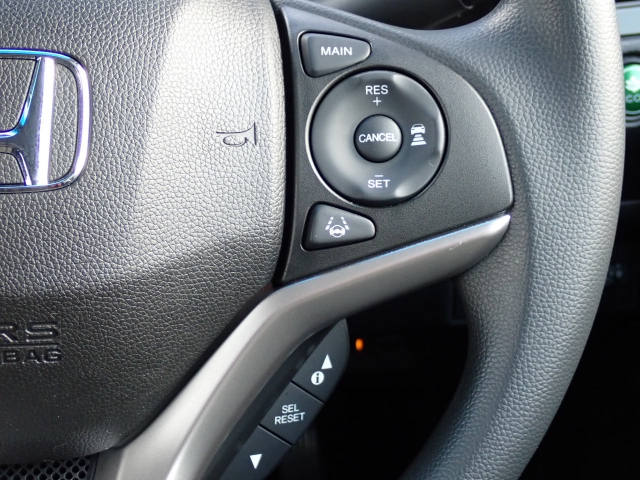 �y�N���[�Y�R���g���[���z�������H�ł̒��������s���y�Ɂ�A�N�Z���y�_���𓥂܂��Ɏԑ������ɕۂ��Ƃ��\�ł��B�O���̎ԗ������m���ĎԊԂ�ۂ悤�ɑ��x���߂��Ă���܂��I�I