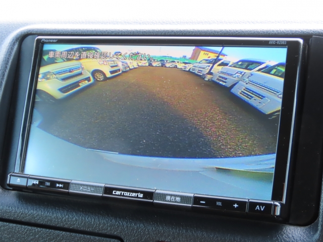 �o�b�N�J�����𑕔����Ă���܂��B���Ԏ��ɑ�ϖ𗧂��܂����^�]�����ȕ��̖����ɂȂ��Ă���܂��B