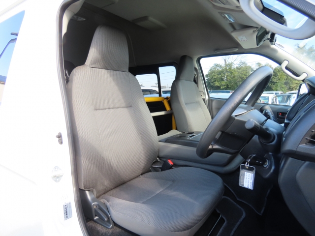 �V�[�g����ԗǍD�ł���B�傫�ȉ�����Ȃ��A���S�ł��B����S�n�������ł���B