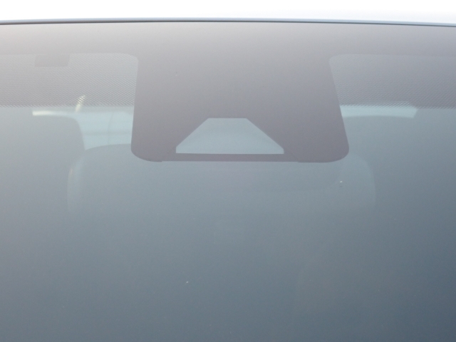 �t�����g�J�����őO���̎ԗ�����s�ғ������m�B�Փ˂������Ȏ��͏Փˉ���y���u���[�L���쓮�A�Փˉ�����T�|�[�g�B