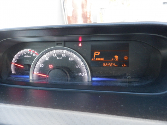 �V���v���Ō��₷���f�U�C���̃��[�^�[�p�l���ł��B�Ԃ̏�񂪕\�������厖�ȏꏊ�����炱�����₷������؂ł��ˁB