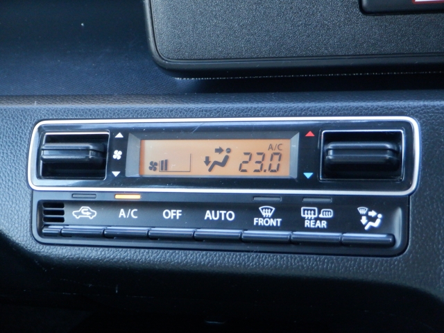 �C���p�l�V�t�g�̉��ɂ́A�f���������D�݂̎����������o����֗��ȃI�[�g�G�A�R������������Ă��܂��B