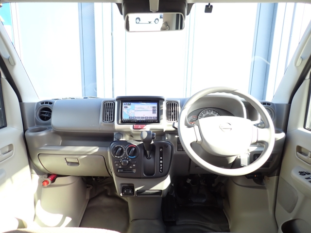 �C���p�l�摜�ɂȂ�܂��B�ԓ��͐��Ǝ҂ɂĎ����N���[�j���O�{�H�ς݂Ȃ̂ŁA��ϐ����ł��B