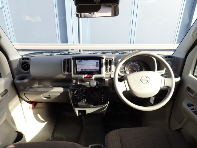 �C���p�l�摜�ɂȂ�܂��B�ԓ��͐��Ǝ҂ɂĎ����N���[�j���O�{�H�ς݂Ȃ̂ŁA��ϐ����ł��B