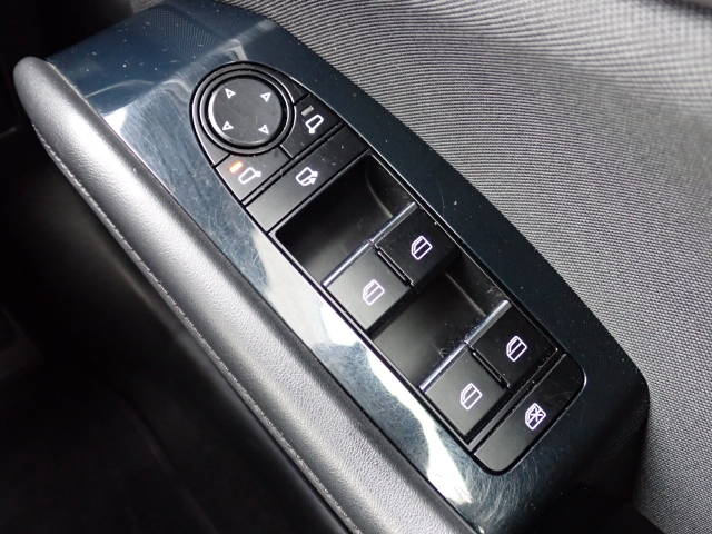 �d���i�[���h�A�~���[�E�p���[�E�B���h�E�������Ă��܂��B