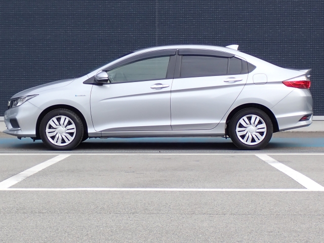 �I���b�N�X�F�蒆�ÎԂ͌��I�����㎿�Ȏ��q�݂̂����͂��v���܂��B�S�ԂɃv���̐E�l�ɂ��O�ꂵ�����O���̐��|�A�����グ�Ă���܂��B