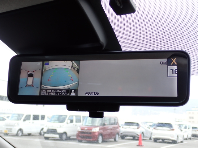 �o�b�N�J���������ڂ��Ă���܂��B