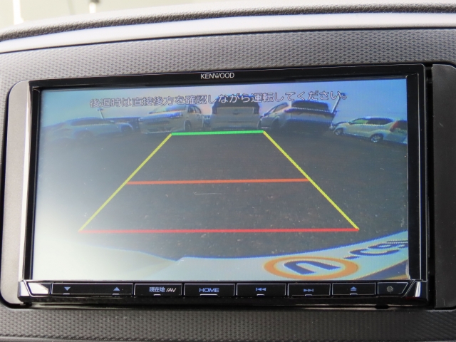 バックカメラを装備しております。駐車時に大変役立ちますよ♪運転が苦手な方の味方になってくれます。