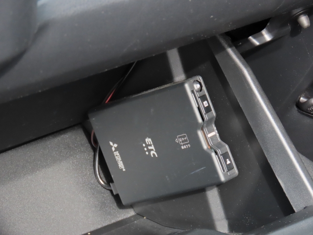 ＥＴＣも装備していますよ！ＥＴＣ車載機を利用すると高速料金が割引に！！サイフにも優しい装備ですね♪