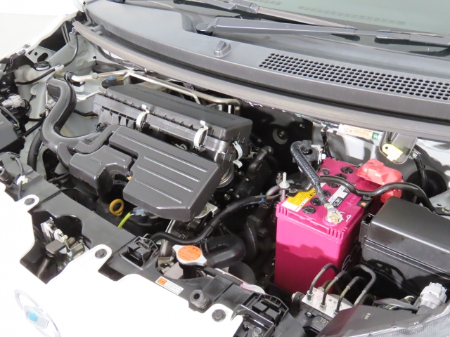 エンジンルームもきれいですよ。機関機構系も良好です。納車前に点検整備も行います。エンジンオイル・オイルフィルター・エアコンフィルター・ワイパーゴムは必ず交換致します（エアコンフィルターは、装着車のみ）