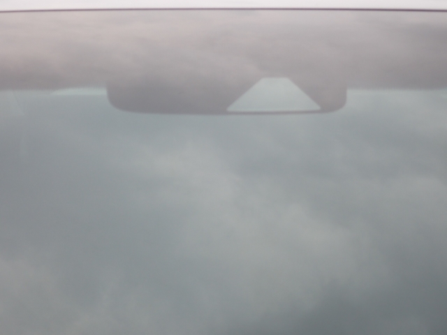 �t�����g�J�����őO���̎ԗ�����s�ғ������m�B�Փ˂������Ȏ��͏Փˉ���y���u���[�L���쓮�A�Փˉ�����T�|�[�g�B