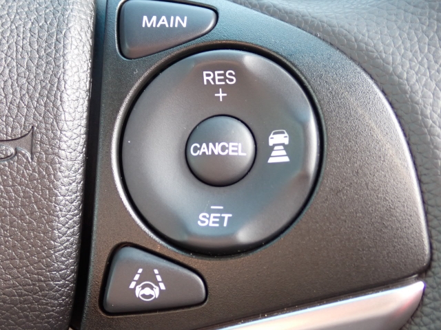 �y�N���[�Y�R���g���[���z�������H�ł̒��������s���y�Ɂ�A�N�Z���y�_���𓥂܂��Ɏԑ������ɕۂ��Ƃ��\�ł��B�O���̎ԗ������m���ĎԊԂ�ۂ悤�ɑ��x���߂��Ă���܂��I�I