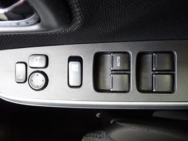 �d���i�[���h�A�~���[�E�p���[�E�B���h�E�������Ă��܂��B